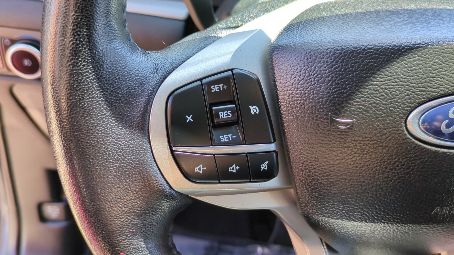 Used 2023 Ford Explorer XLT w/ Equipment Group 202A RWD image 17