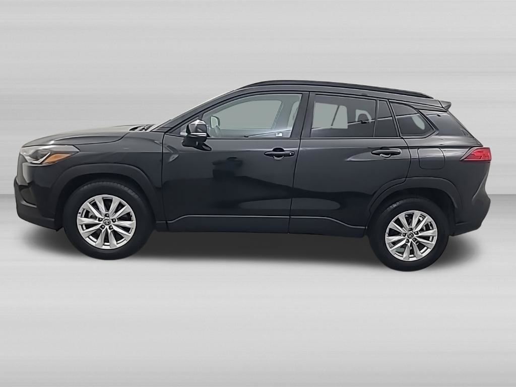 Used 2025 Toyota Corolla Cross LE FWD image 8