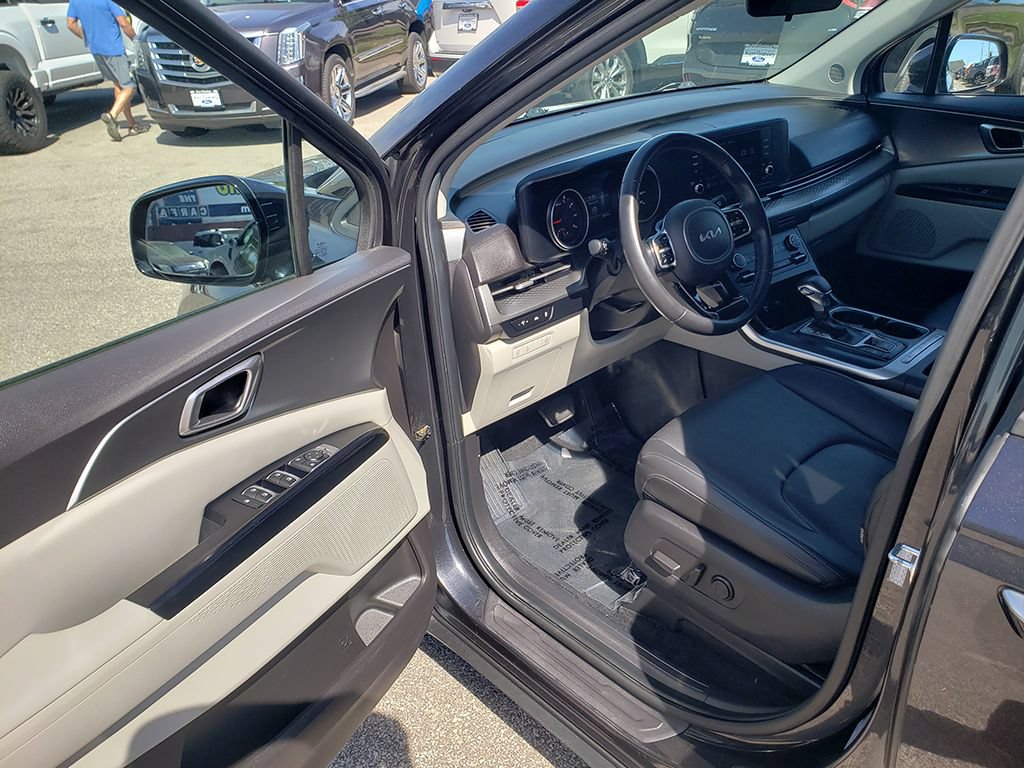 Used 2022 Kia Carnival LX FWD image 9