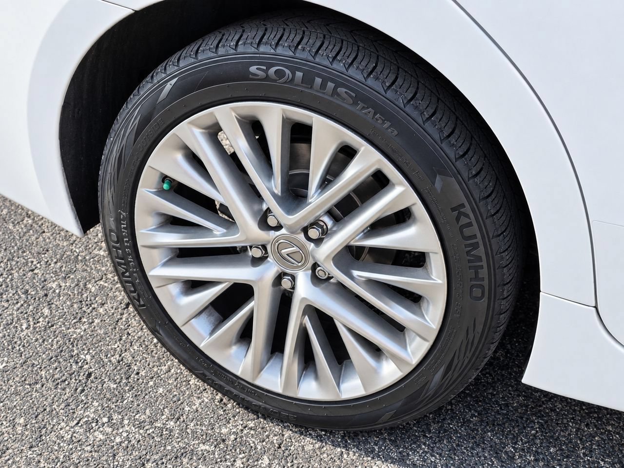 Used 2015 Lexus ES 350 w/ Luxury Package FWD image 8