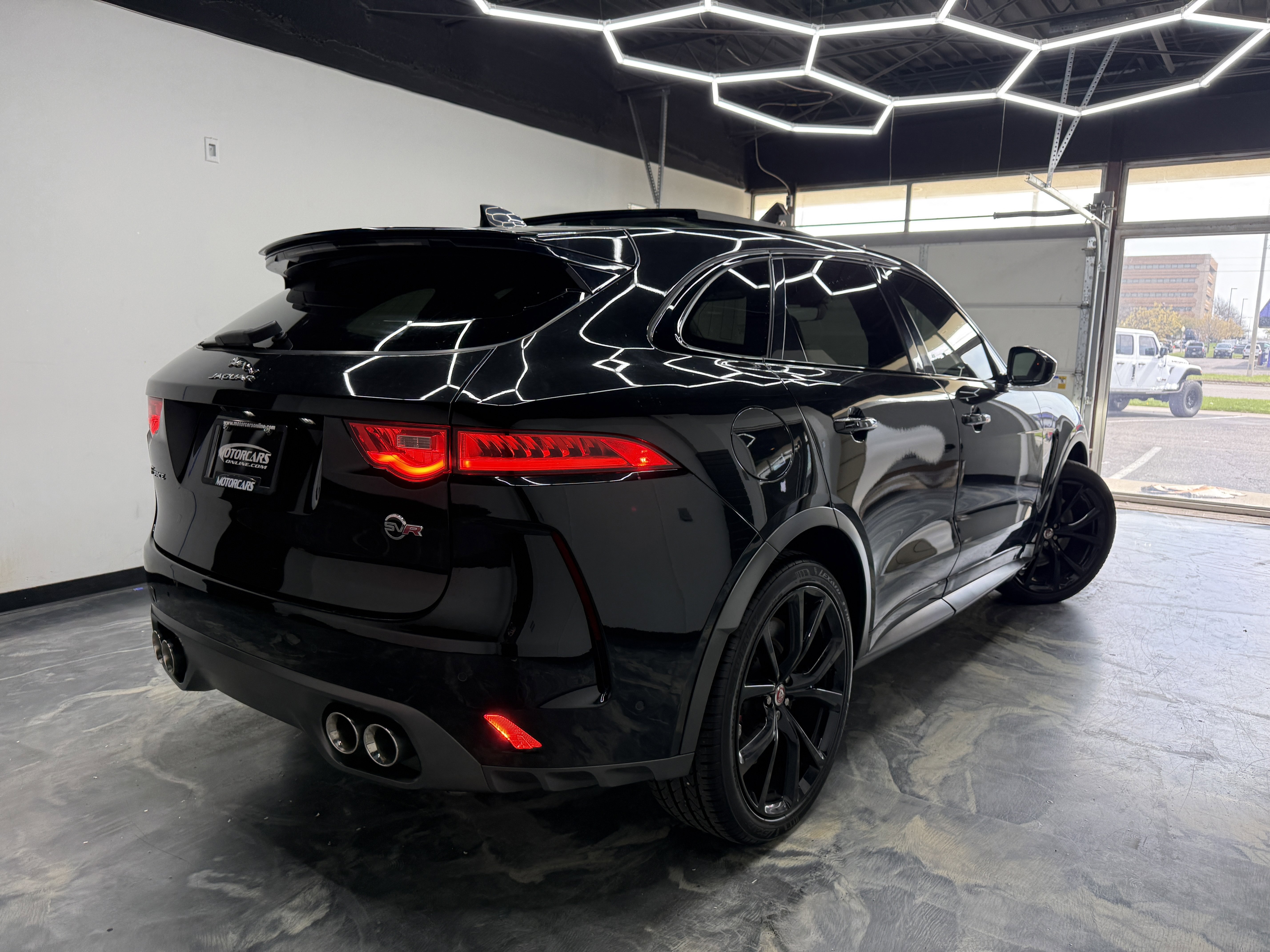 Used 2020 Jaguar F-PACE SVR image 5