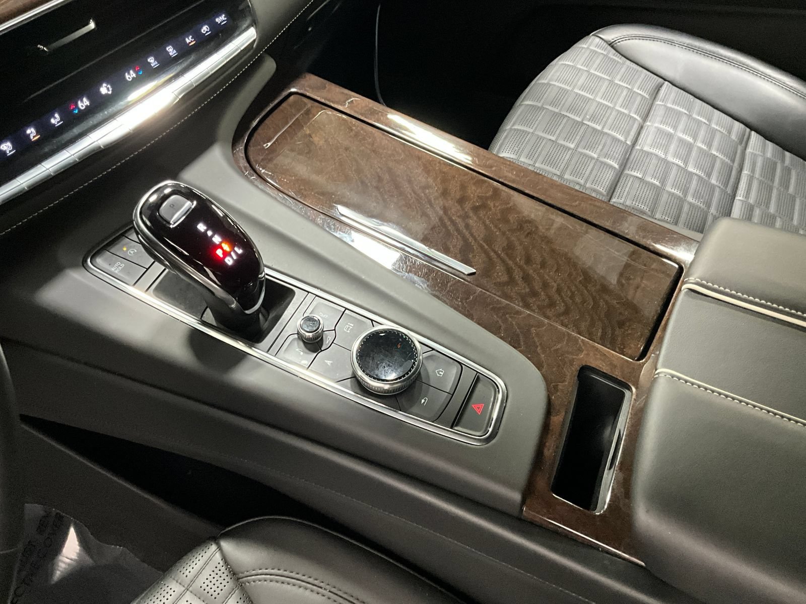 Used 2022 Cadillac Escalade ESV Premium Luxury Platinum w/ Heavy-Duty Trailer Package AWD/4WD image 18