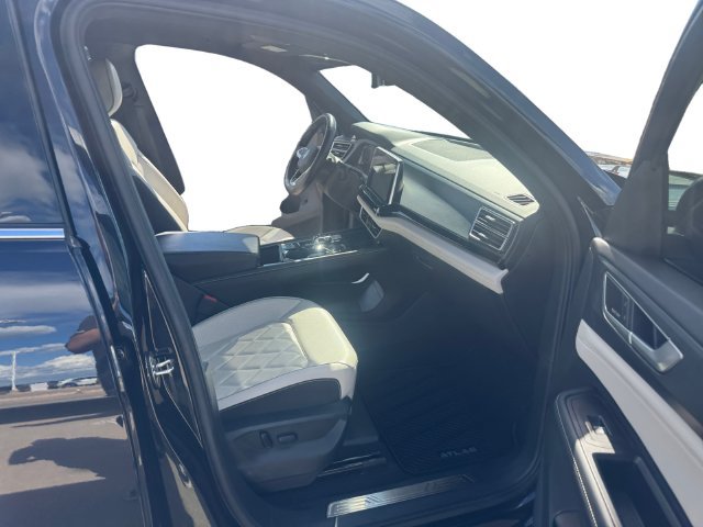 Used 2024 Volkswagen Atlas Cross Sport SEL Premium R-Line AWD/4WD image 12