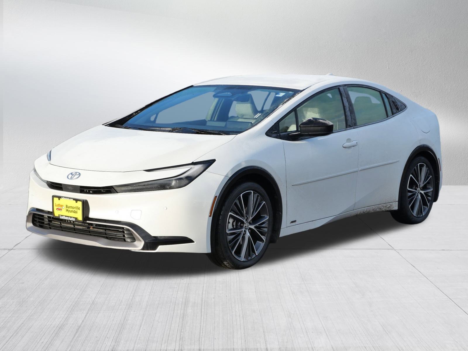 Used 2024 Toyota Prius XLE image 3