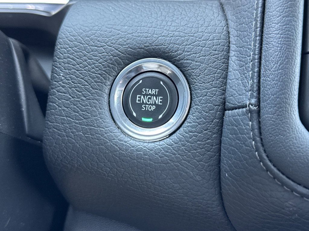 Used 2023 GMC Yukon Denali w/ Advanced Technology Package AWD/4WD image 18