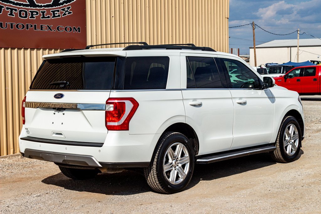 Used 2021 Ford Expedition XLT image 3