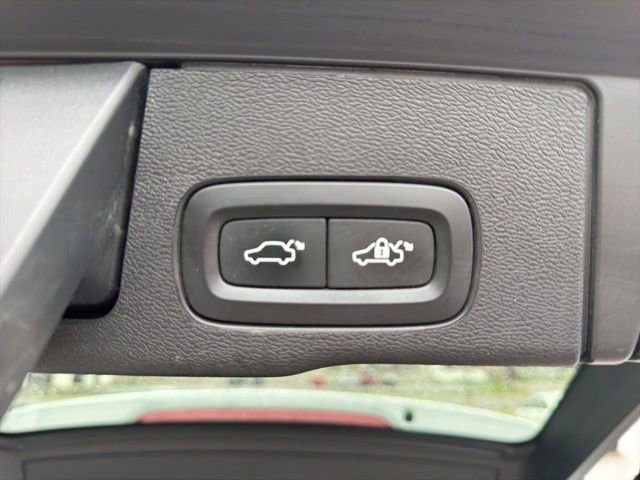 Used 2021 Volvo XC60 T5 R-Design w/ Protection Package Premier image 10