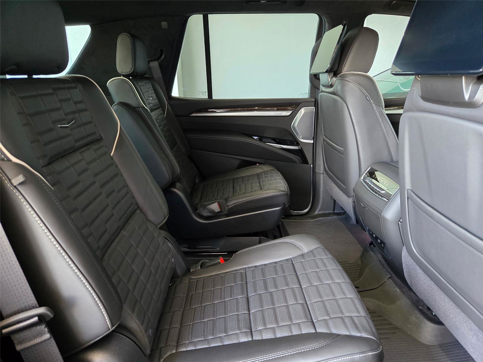 New 2026 Cadillac Escalade Platinum Sport w/ LPO, ONYX Package AWD/4WD image 32