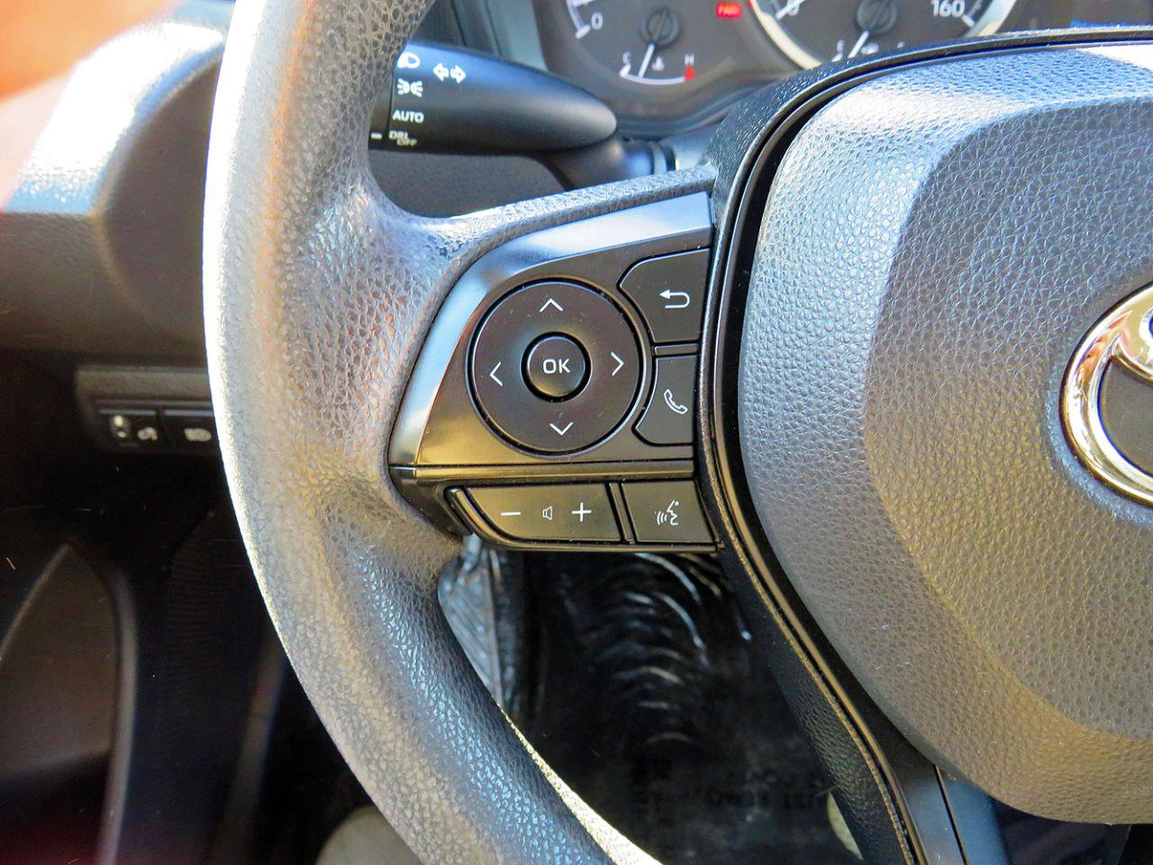 Used 2020 Toyota Corolla LE FWD image 24