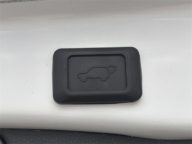 Used 2022 Toyota RAV4 XLE Premium image 19