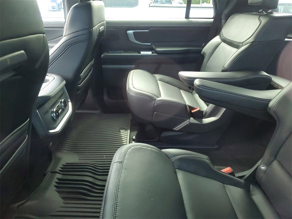 Used 2025 Ford Expedition Platinum w/ Stealth Performance Package image 5