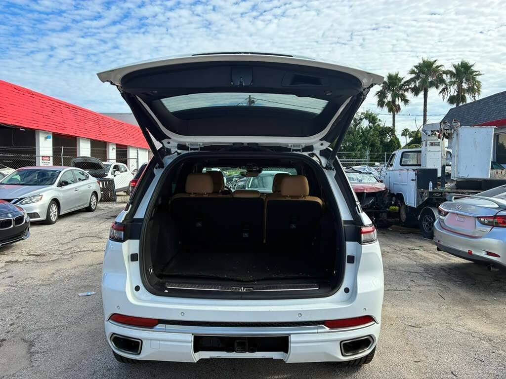 Used 2023 Jeep Grand Cherokee Summit AWD/4WD image 14