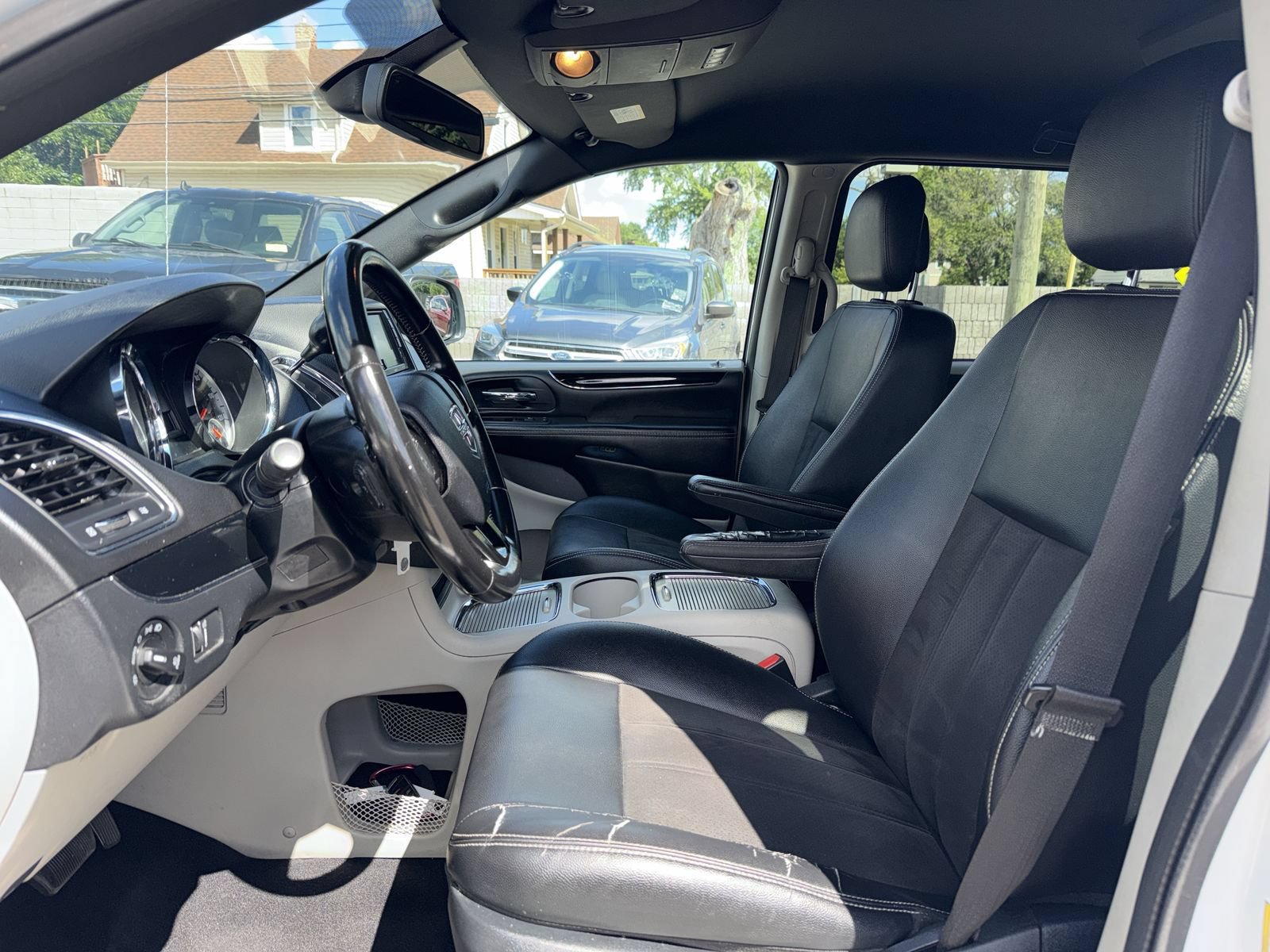 Used 2020 Dodge Grand Caravan SXT FWD image 11