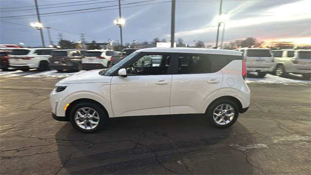 Used 2024 Kia Soul LX w/ Option Group 015 image 5