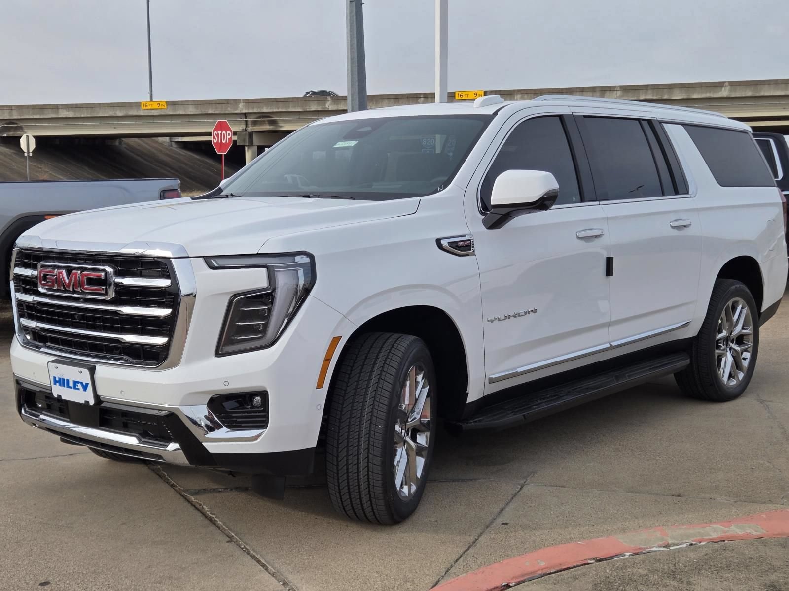New 2026 GMC Yukon XL Elevation w/ Elevation Premium Package AWD/4WD image 2