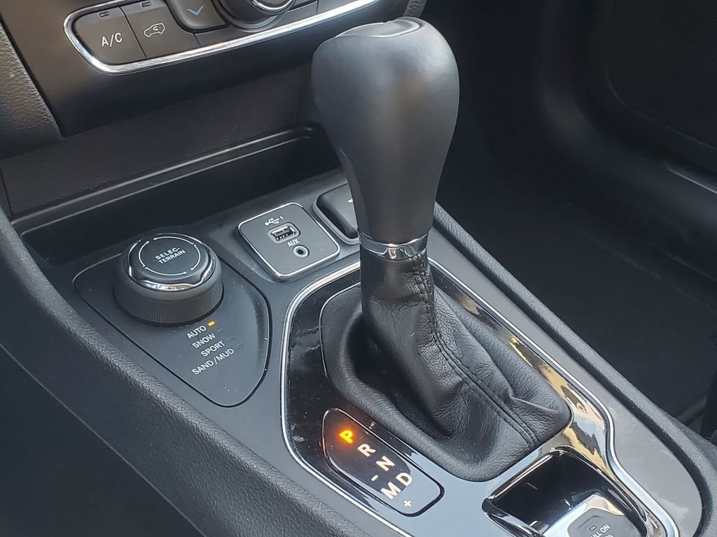 Used 2019 Jeep Cherokee Limited image 29