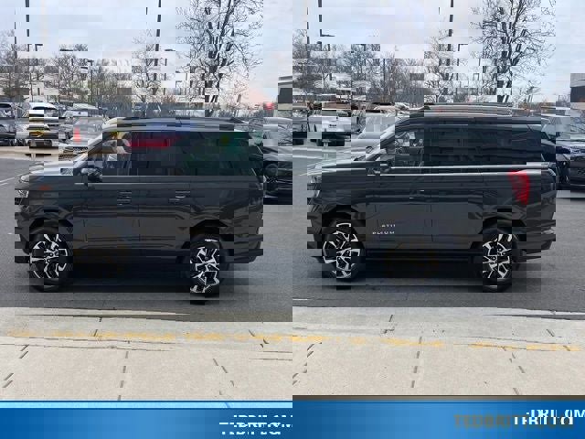 Certified 2025 Ford Expedition Max Platinum image 4