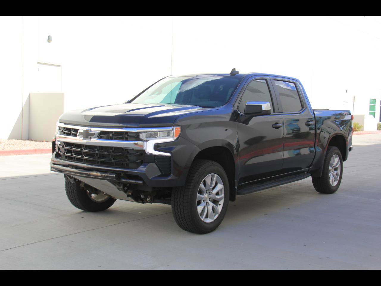 Used 2024 Chevrolet Silverado 1500 LT image 1