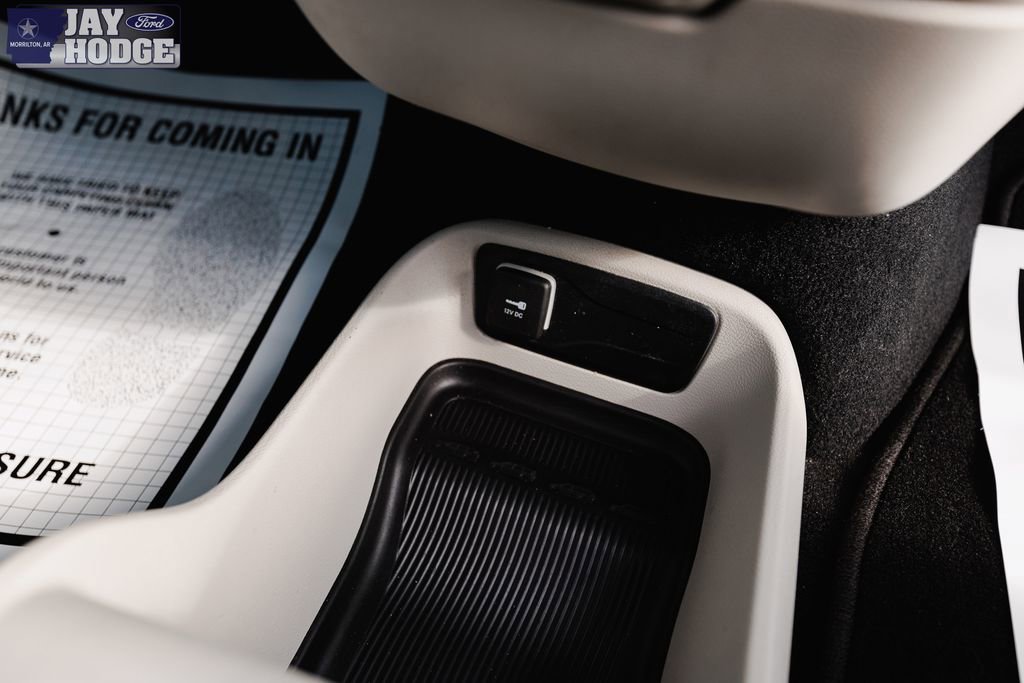 Used 2023 Chrysler Voyager LX image 23