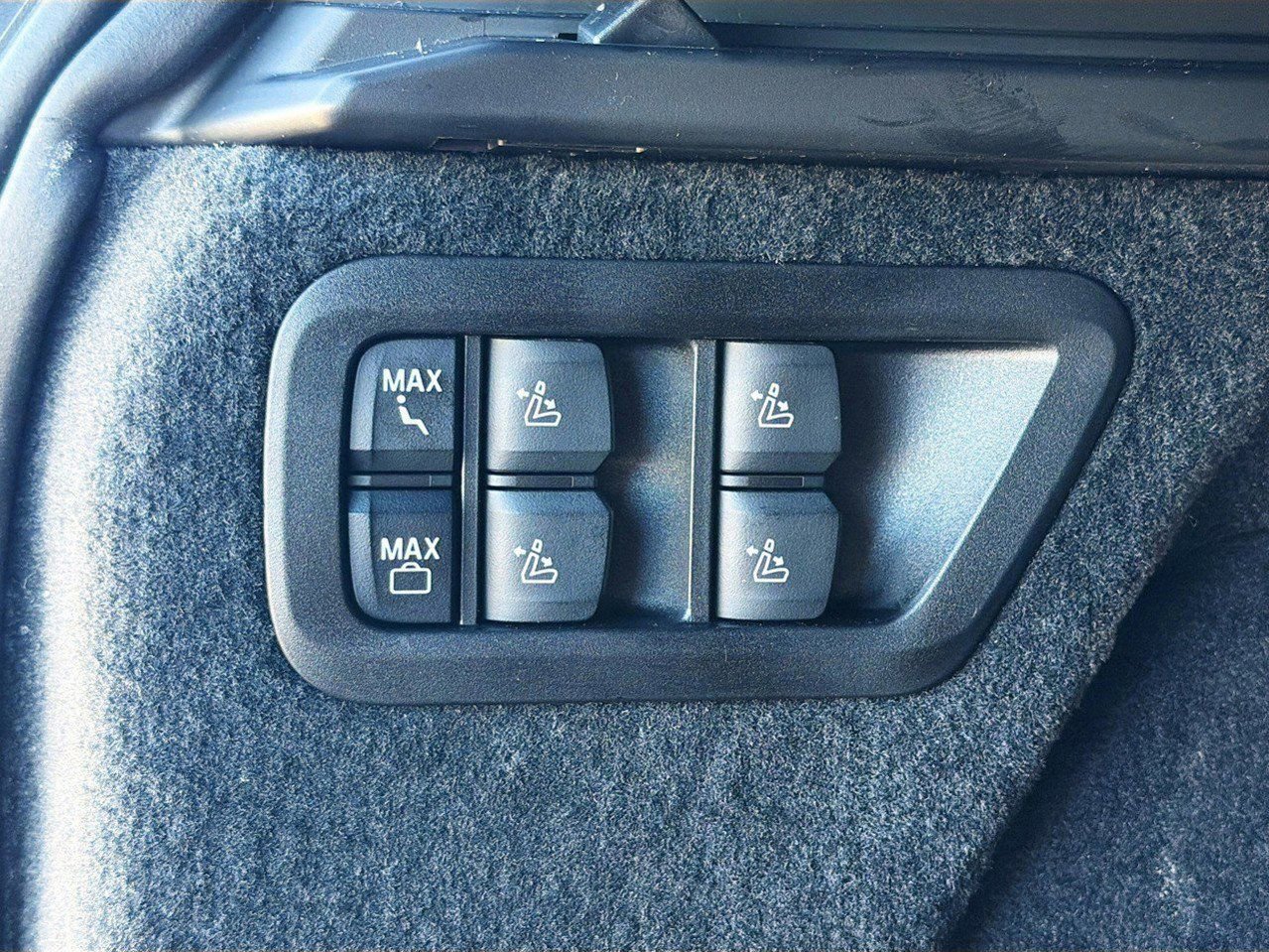 New 2026 BMW X7 M60i image 14