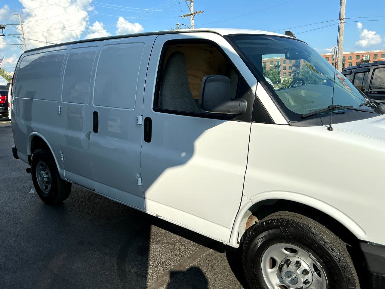 Used 2019 Chevrolet Express 3500 w/ Driver Convenience Package image 25