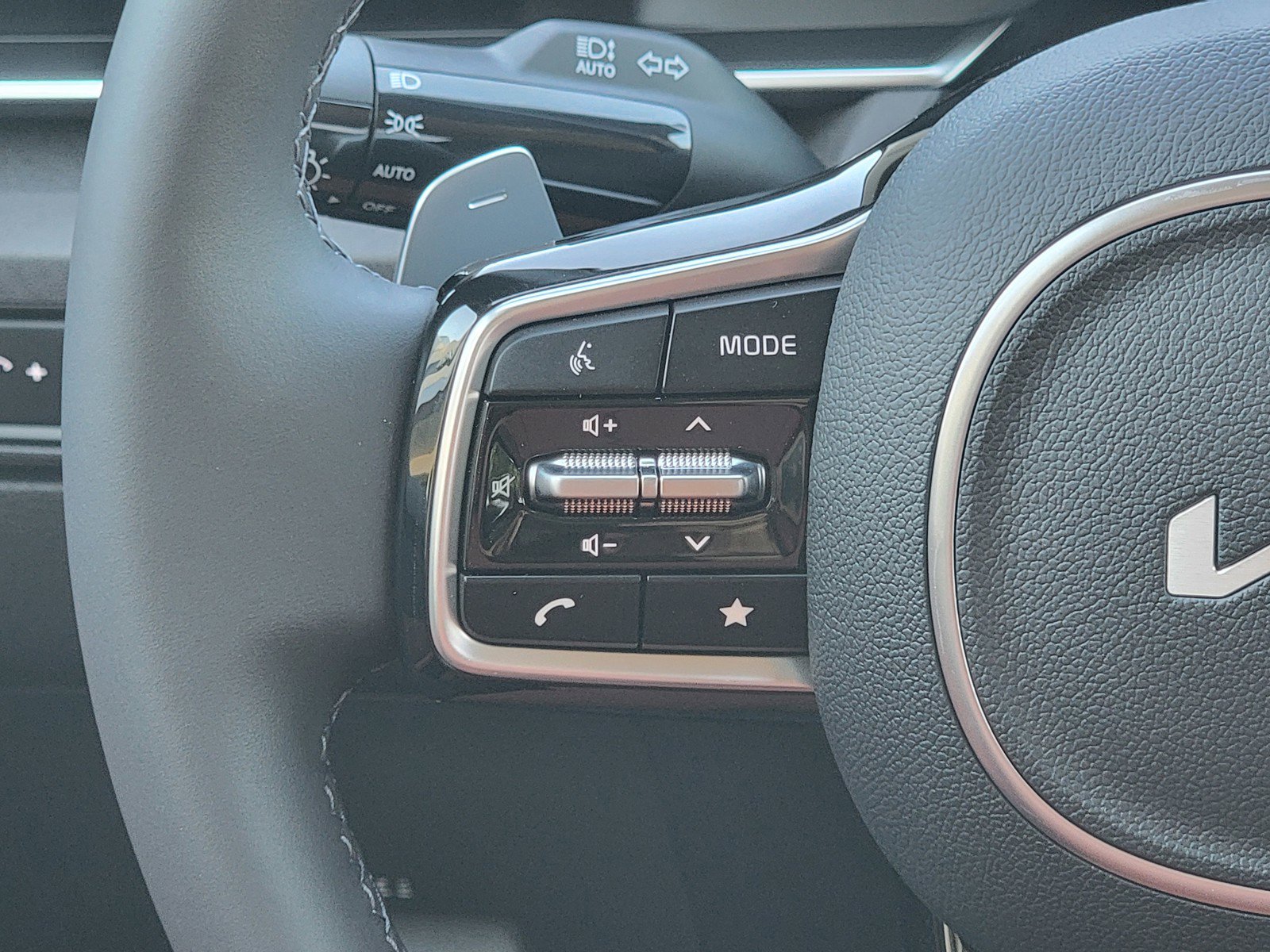 New 2026 Kia Carnival EX image 28