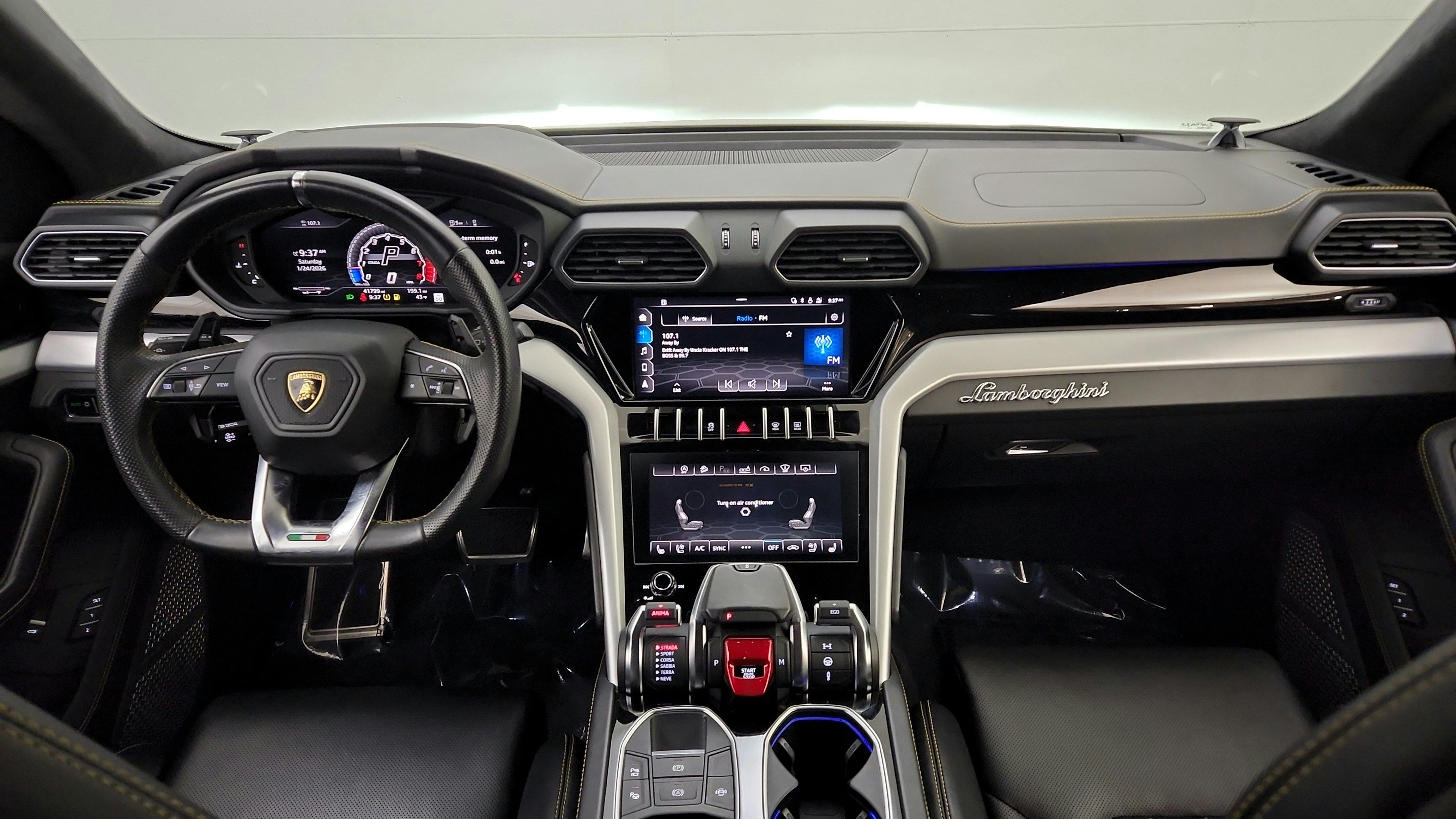 Used 2021 Lamborghini Urus AWD/4WD image 19