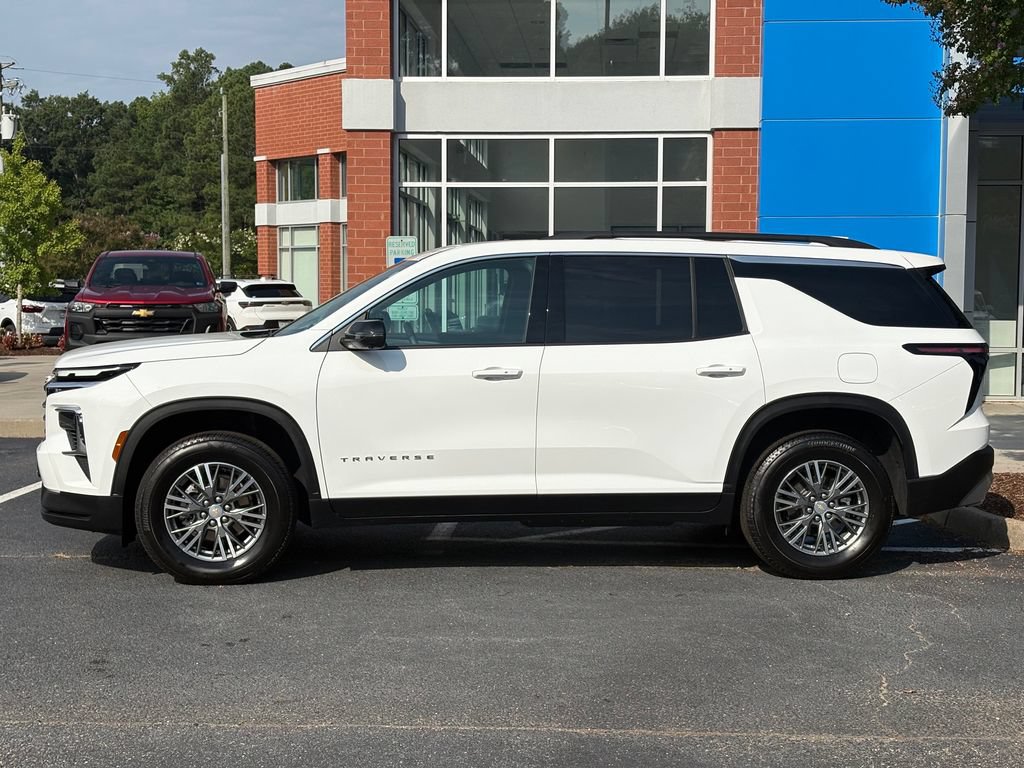 Used 2026 Chevrolet Traverse LT w/ Driver Confidence Package FWD image 2