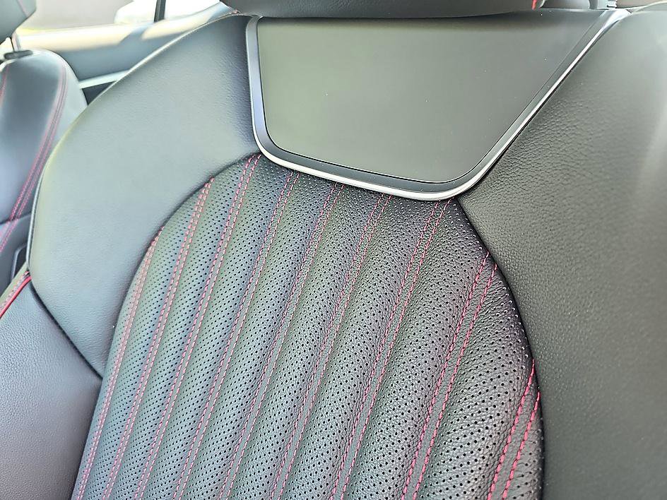 Used 2025 Genesis G70 3.3T Advanced RWD image 18