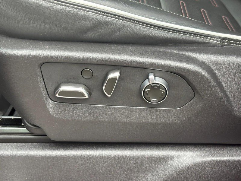 Used 2025 GMC Sierra 2500 AT4X image 16