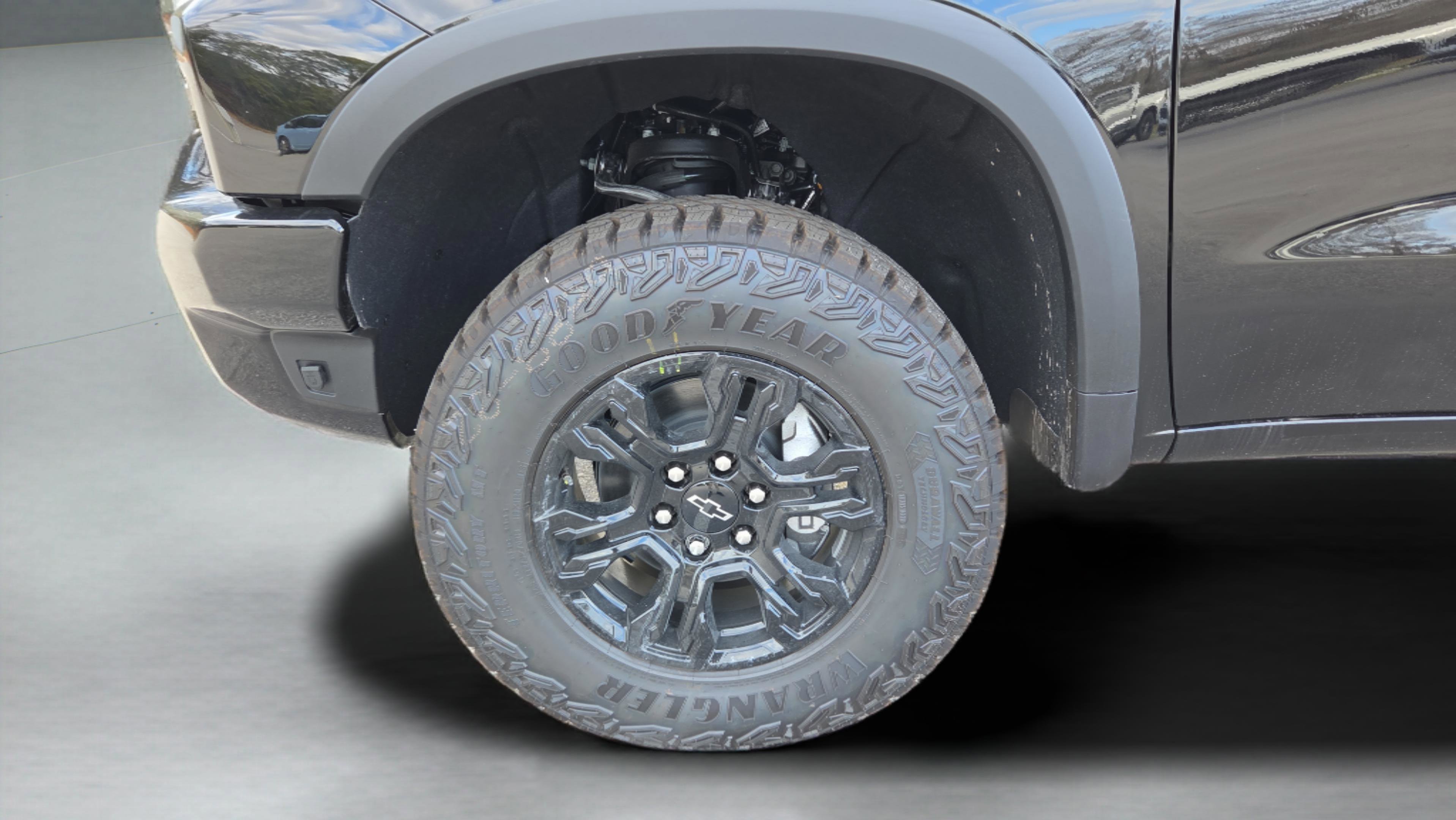 New 2026 Chevrolet Silverado 1500 ZR2 w/ Dark Appearance Package image 28