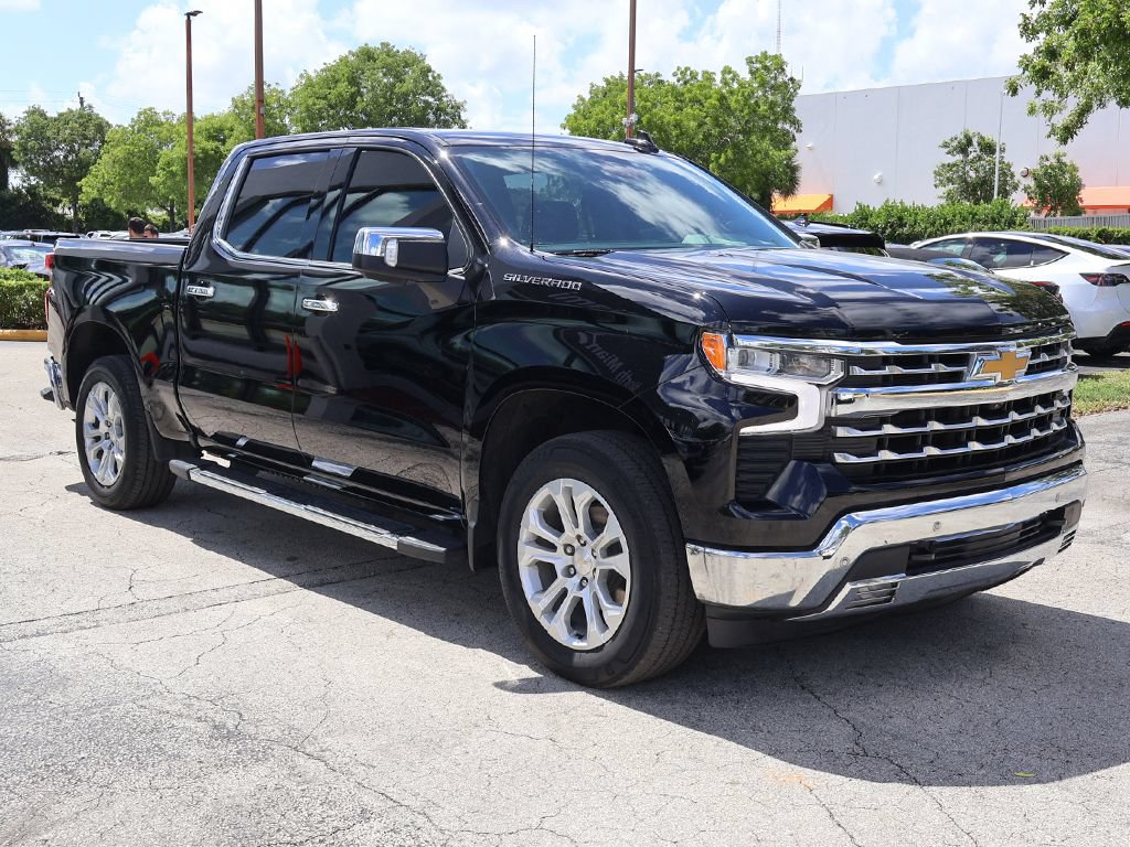 Used 2023 Chevrolet Silverado 1500 LTZ RWD image 2
