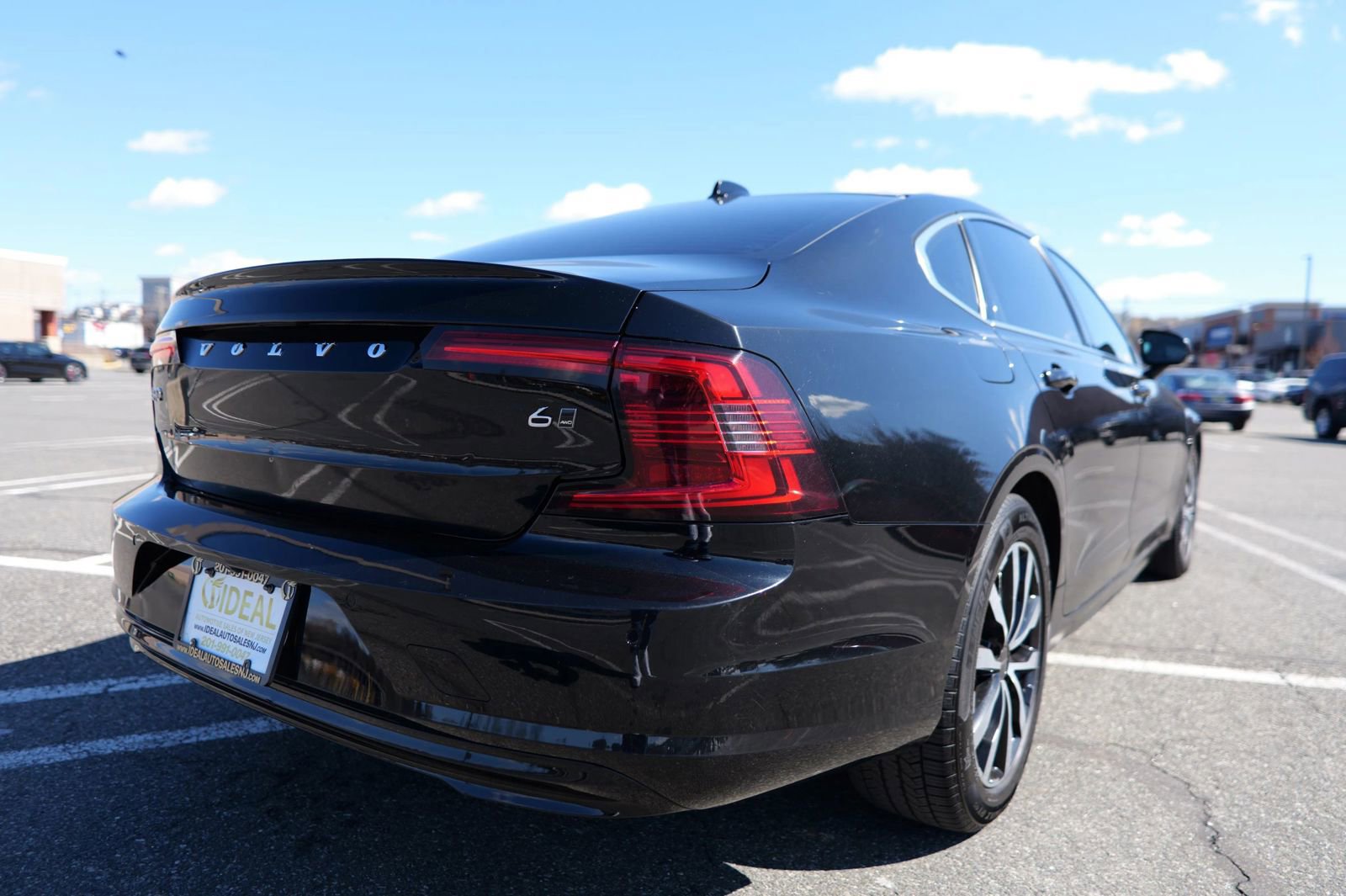 Used 2021 Volvo S90 T6 Momentum image 9