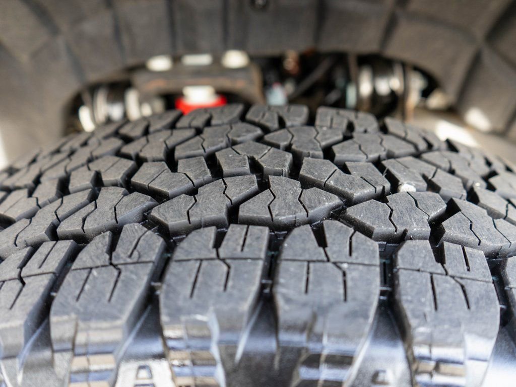 Used 2025 GMC Sierra 3500 AT4 w/ Technology Package image 39