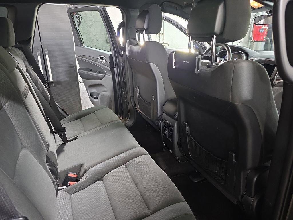 Used 2019 Jeep Grand Cherokee Laredo AWD/4WD image 10