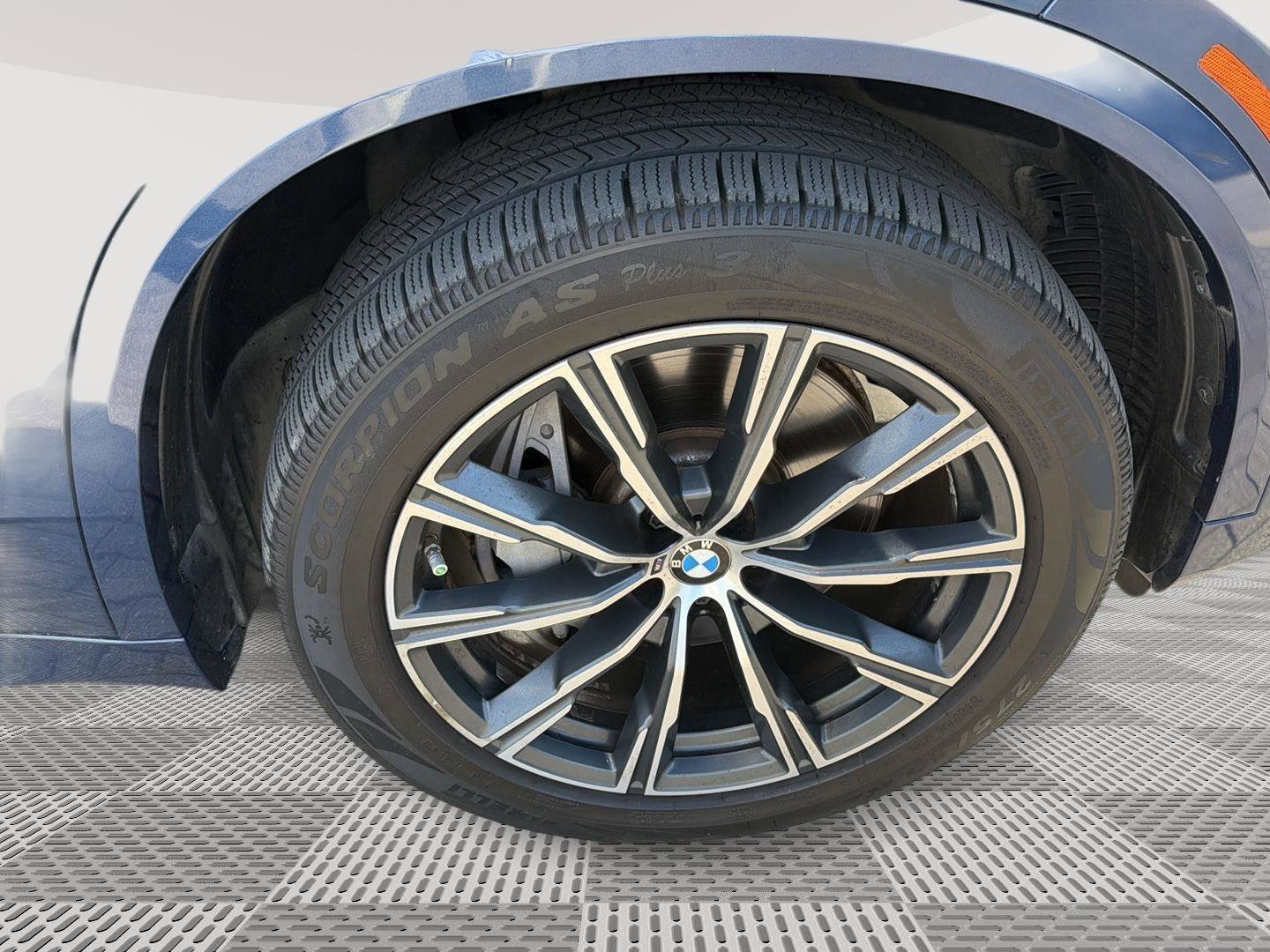 Used 2019 BMW X5 xDrive50i w/ M Sport Package image 25