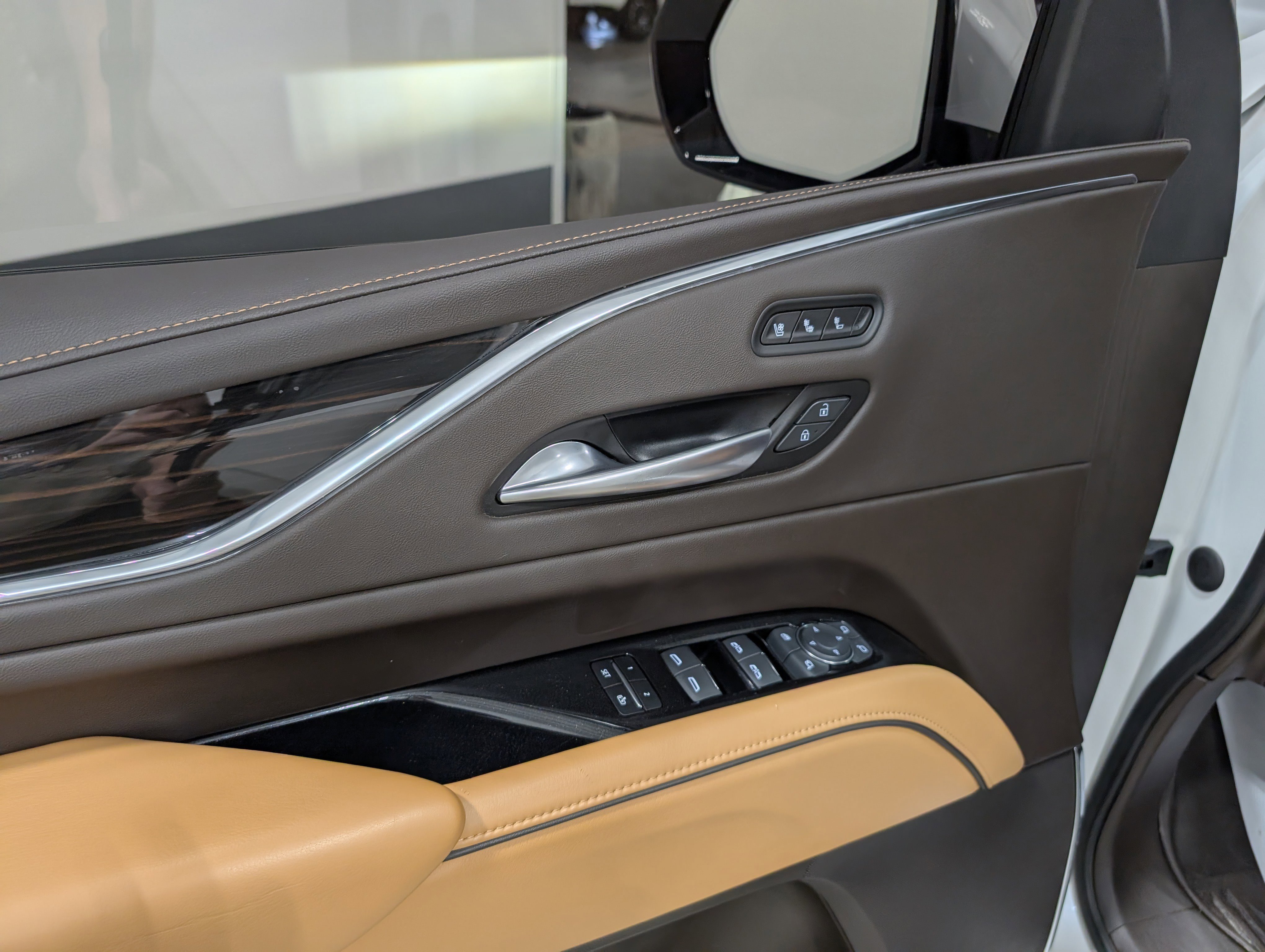 Used 2023 Cadillac Escalade Sport w/ LPO, ONYX Package AWD/4WD image 17