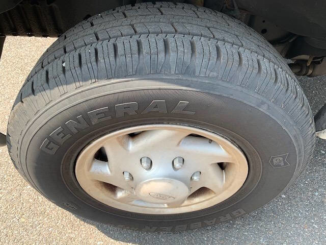 Used 2003 Ford E-250 and Econoline 250 Extended image 25