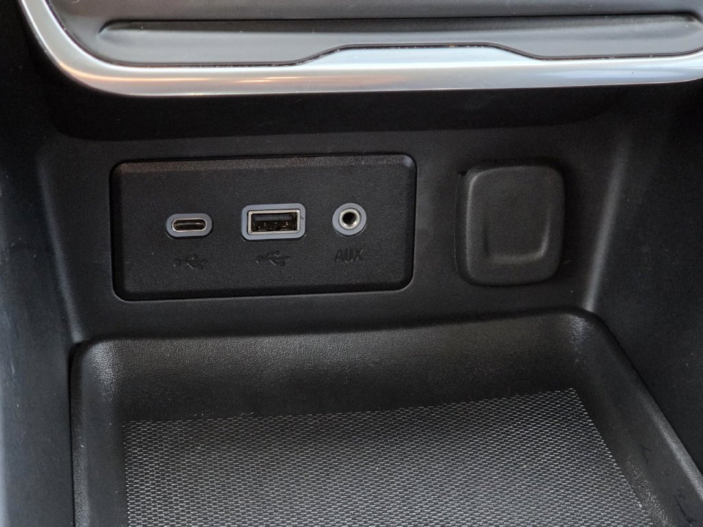 Used 2020 GMC Terrain SLE FWD image 25