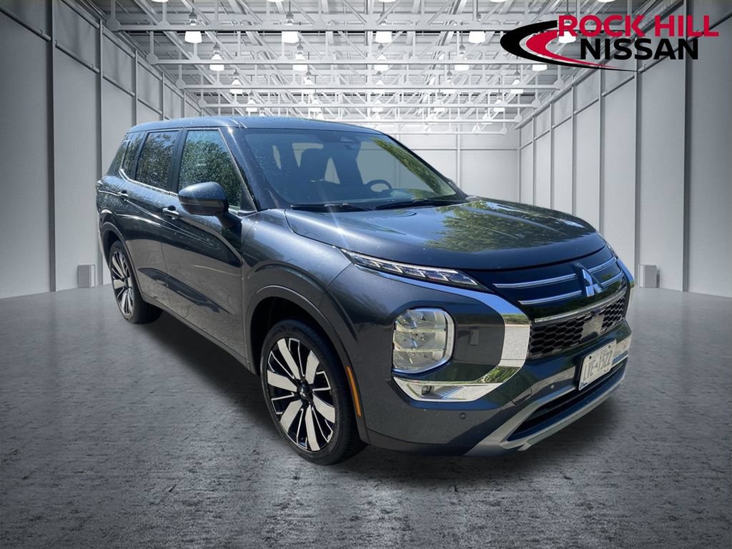 Used 2025 Mitsubishi Outlander SE