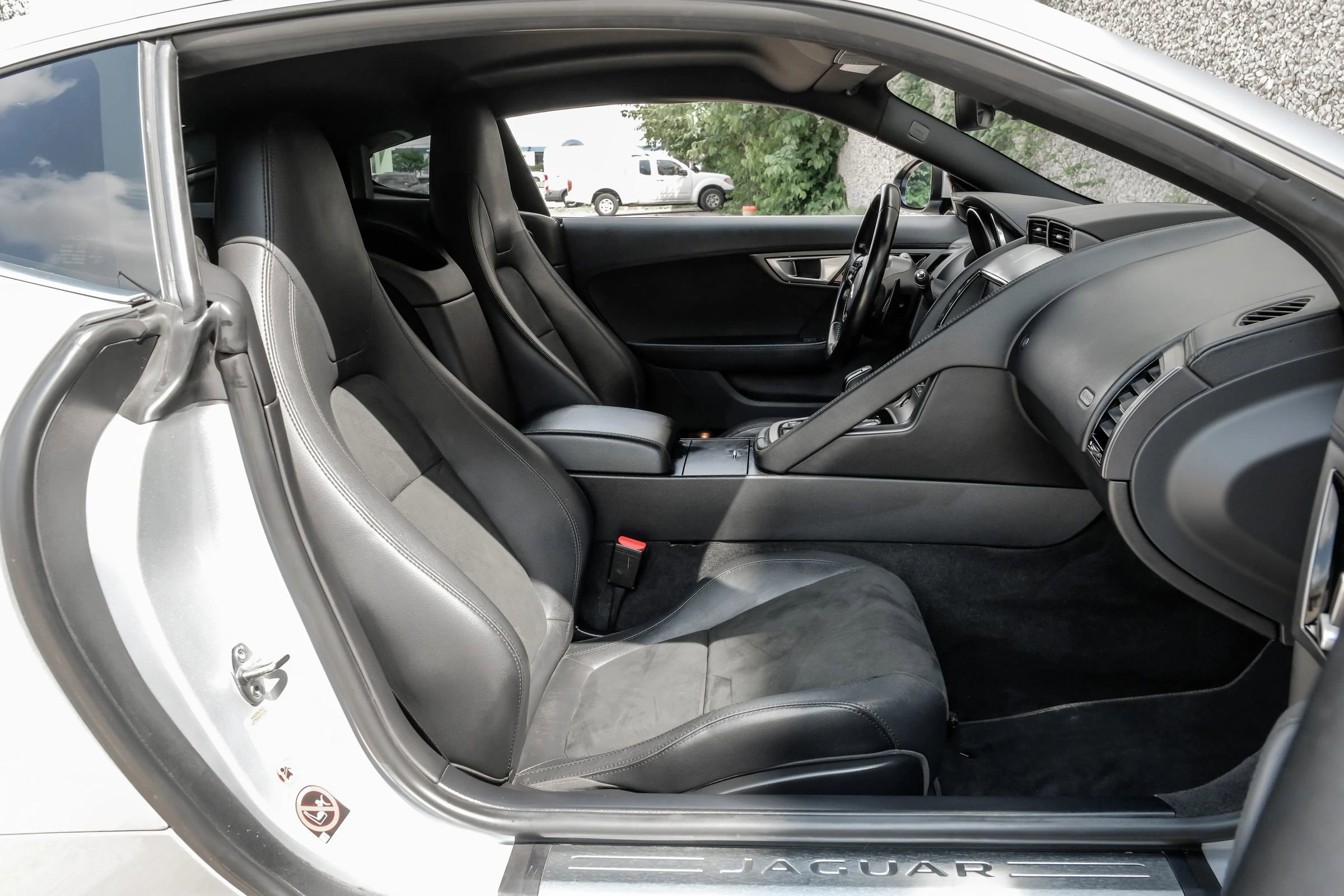 Used 2017 Jaguar F-TYPE Coupe image 29