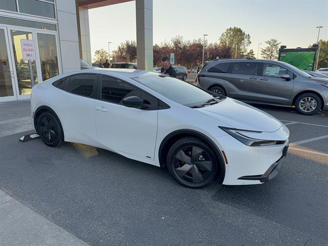 Used 2023 Toyota Prius LE AWD/4WD image 3