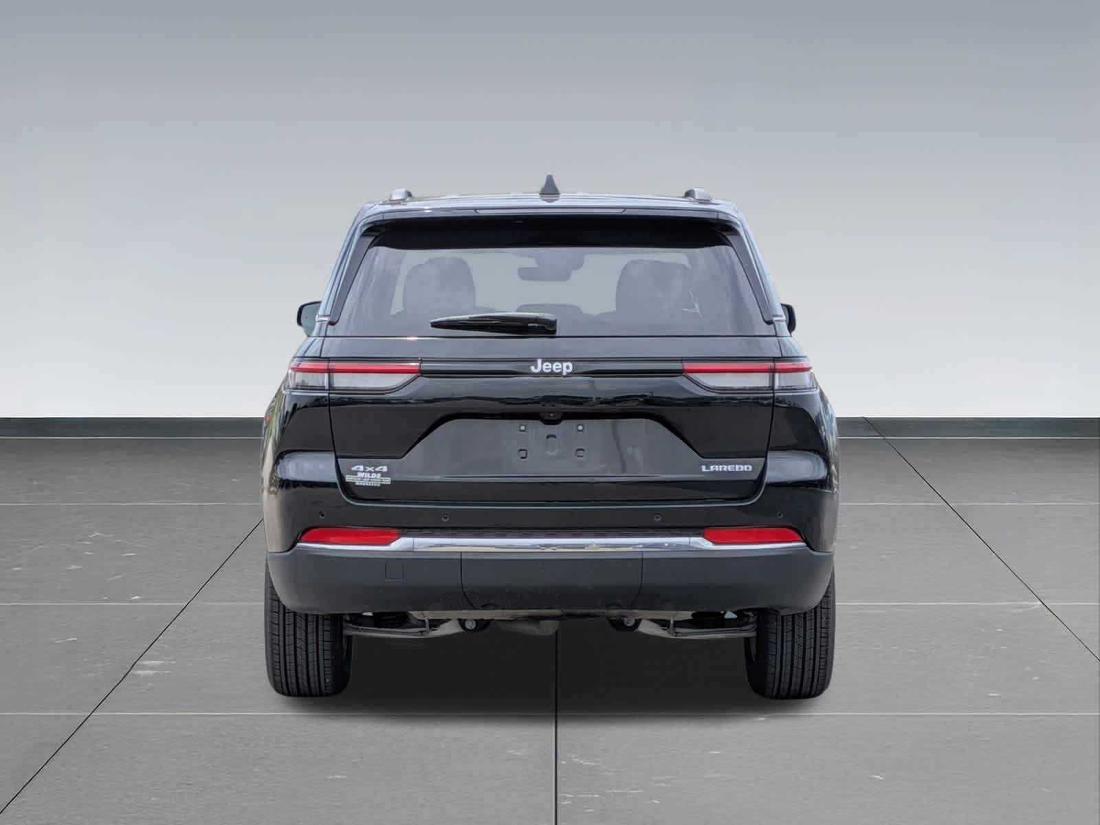 Used 2025 Jeep Grand Cherokee Laredo X w/ Luxury Tech Group I AWD/4WD image 4