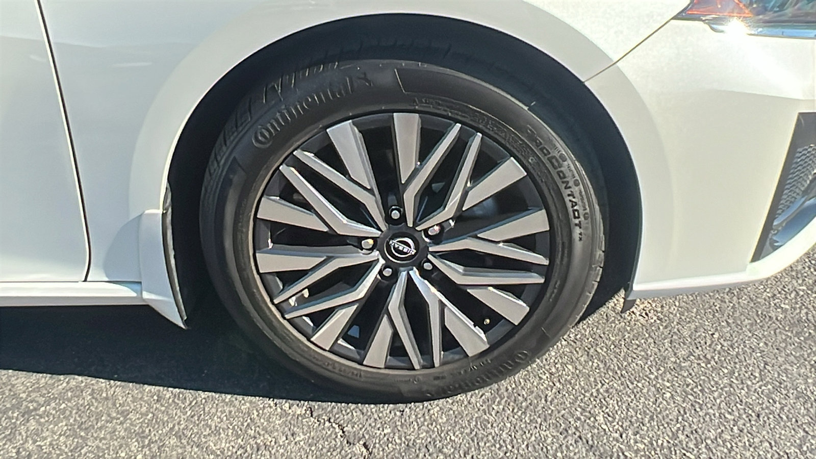 Used 2023 Nissan Altima 2.5 SV w/ SV Premium Package image 9