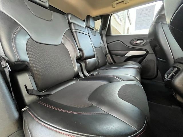 Used 2018 Jeep Cherokee Trailhawk image 27
