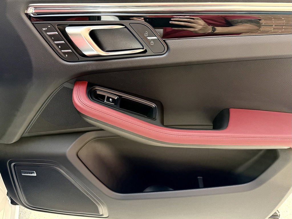 New 2026 Porsche Macan image 22