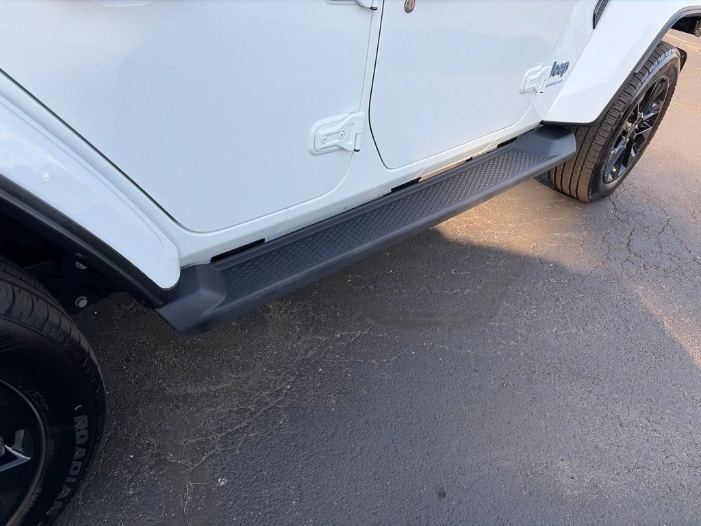 Used 2025 Jeep Wrangler Unlimited Sahara AWD/4WD image 32