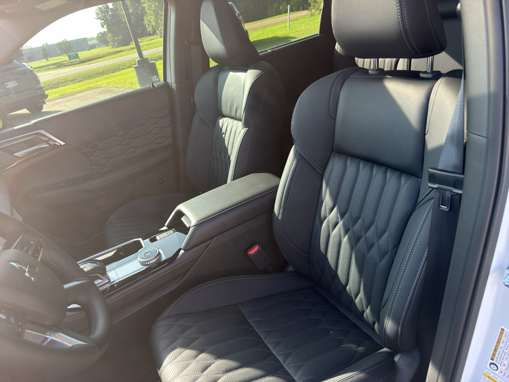 New 2026 Mitsubishi Outlander SEL FWD image 13