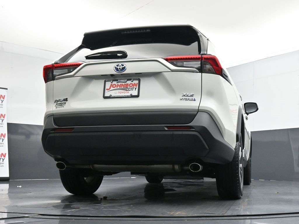 Used 2022 Toyota RAV4 XLE Premium image 23