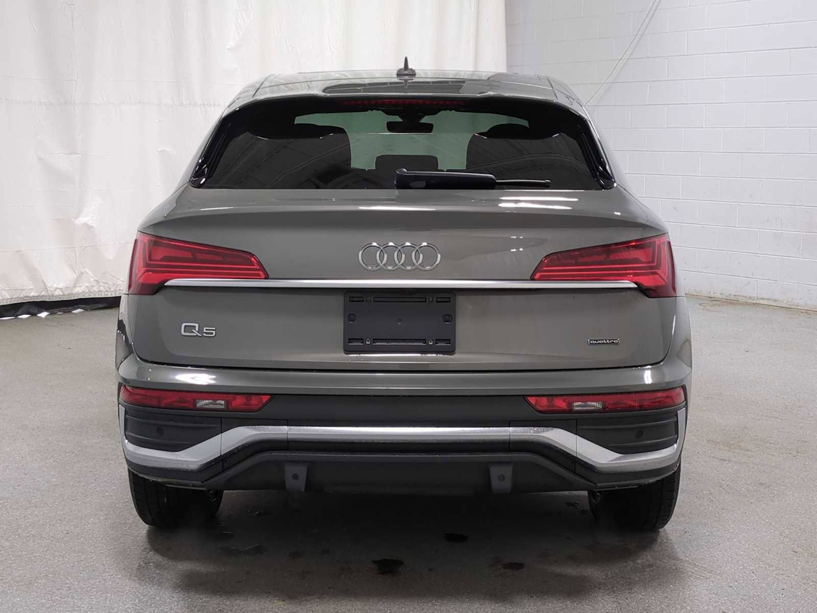Used 2023 Audi Q5 2.0T Premium w/ Convenience Package AWD/4WD image 7